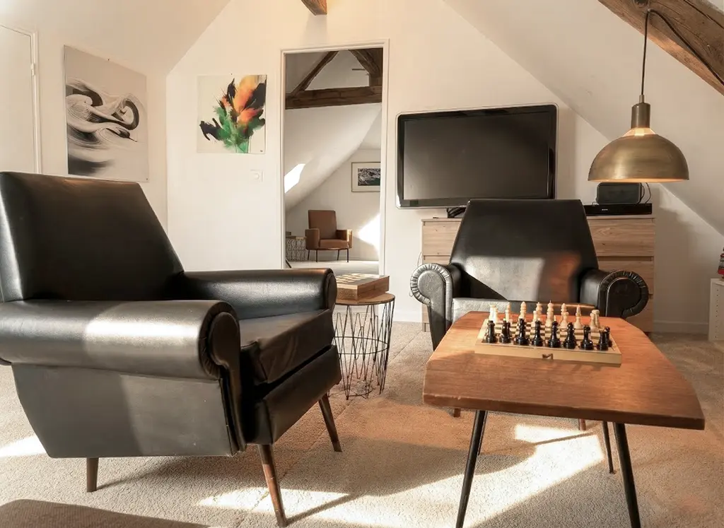 Salon indépendant de l’étage privatisé de La Pause Lotoise près de Rocamadour